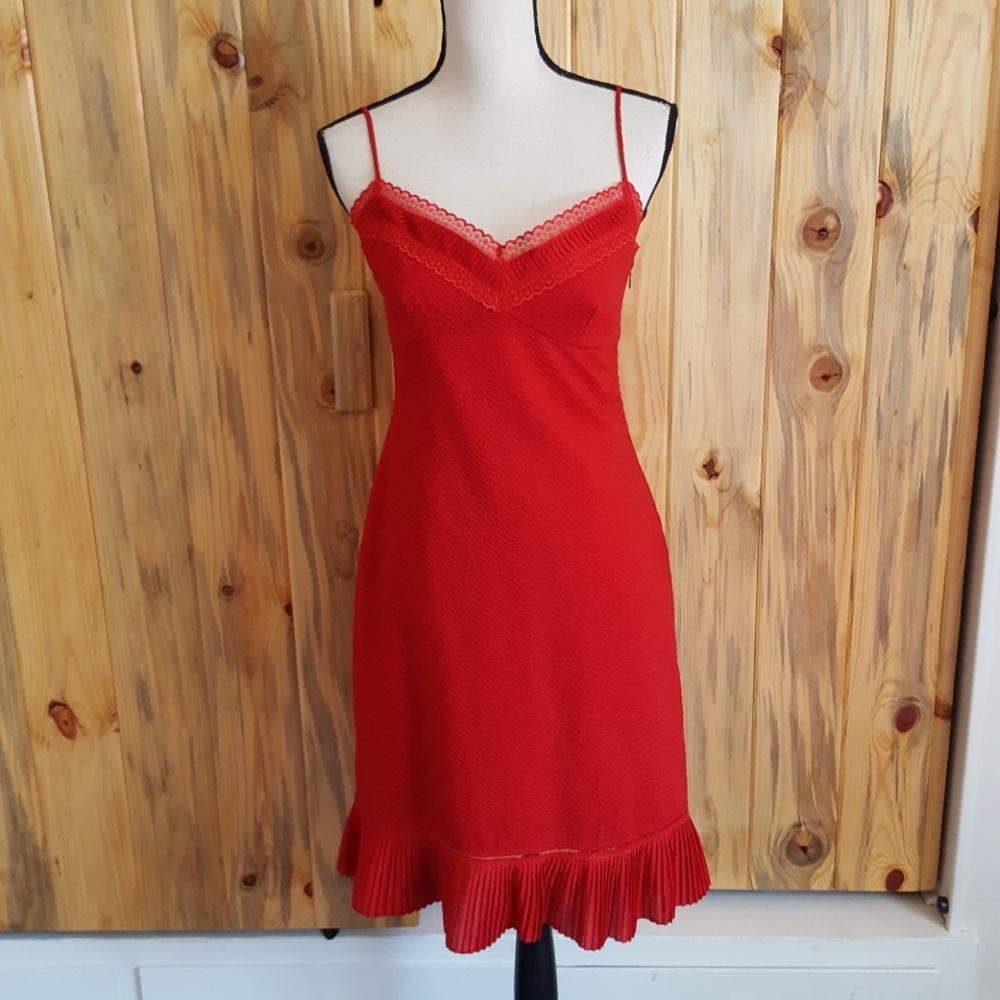 Stunning ❤BCBGMAXAZARIA dress Size 6. 100% cotton exterior, fully satin-lined
